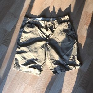 Men’s old navy khaki shorts size 34